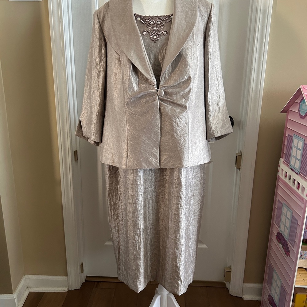 Jessica Howard Elegant Silver Skirt Set